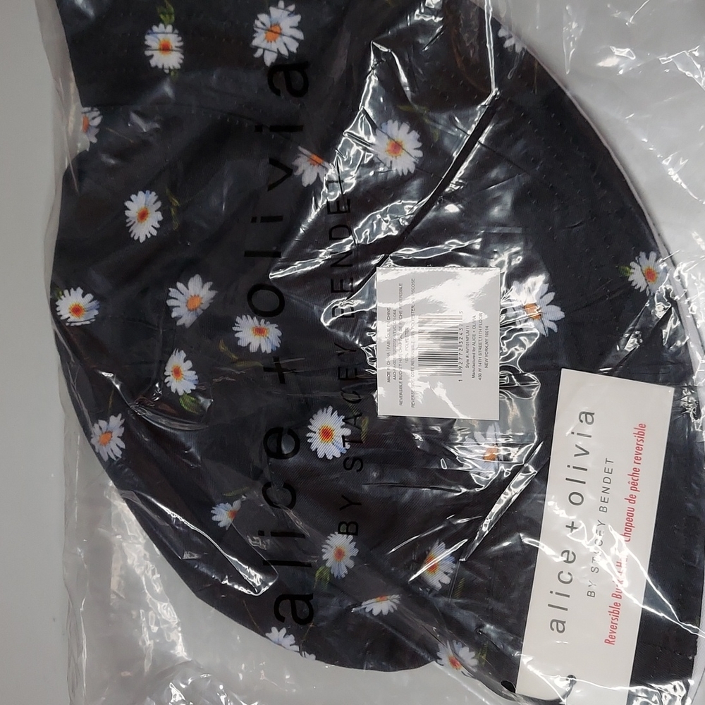 Alice + Olivia Daisy Bucket hat